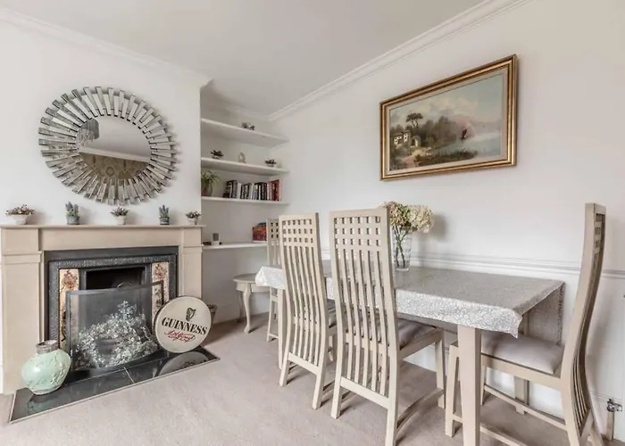 Windsor Town Centre Victorian Townhouse Sleeps 6
